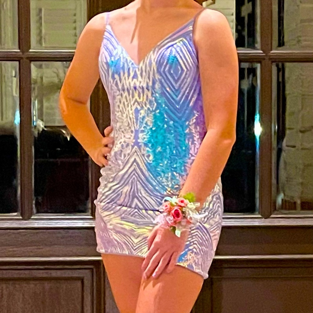 I am selling this Nox Anabel size 6 dress! Only worn once!